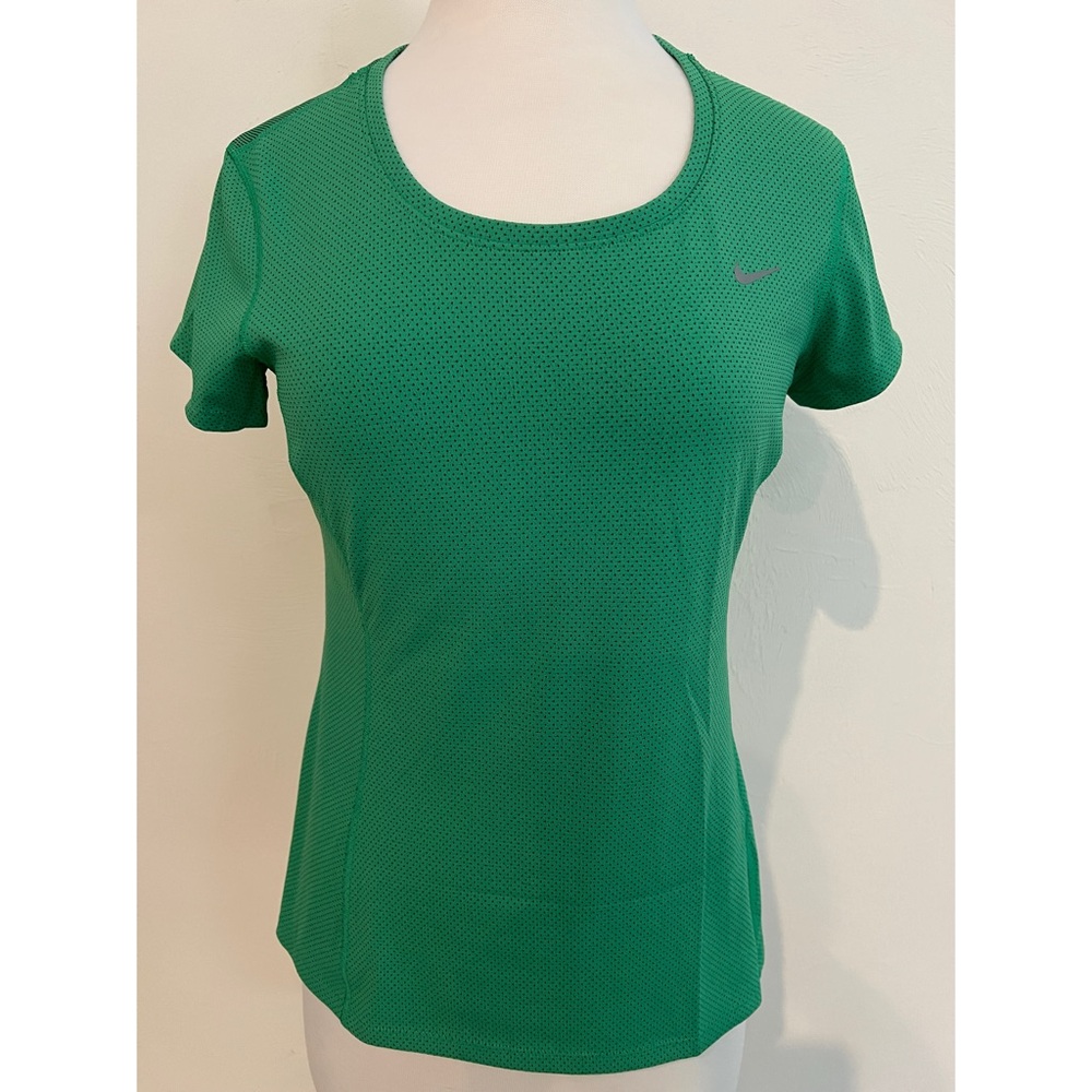 Like new. Nike Dri Fit top. Size medium.